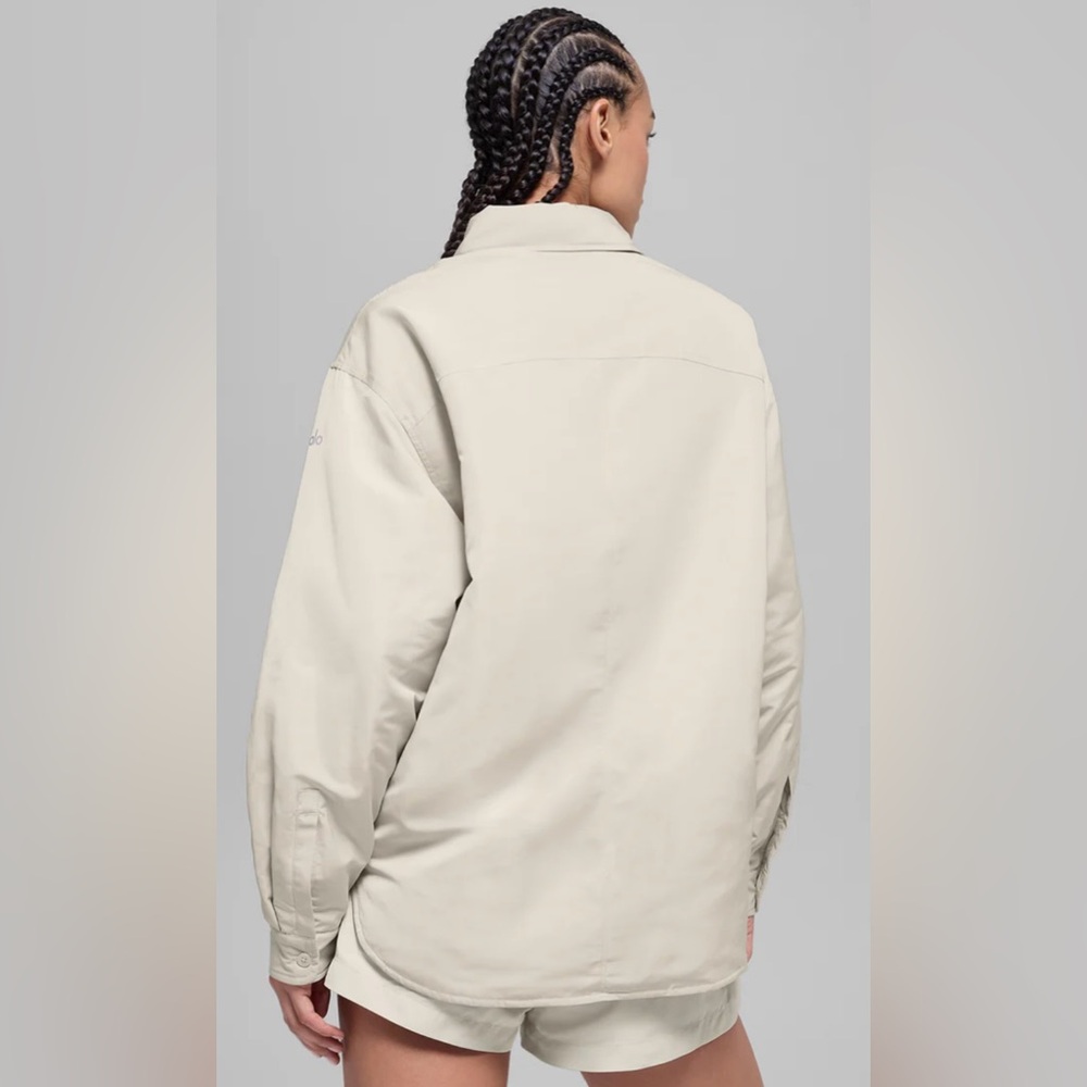 Alo Yoga NWT Socialite Shacket in Bone Color Button Down Jacket with Pockets S - Picture 2 of 10